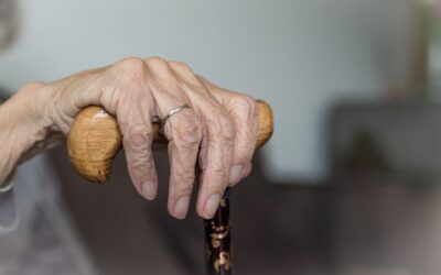 Caídas en ancianos: riesgos y consejos
